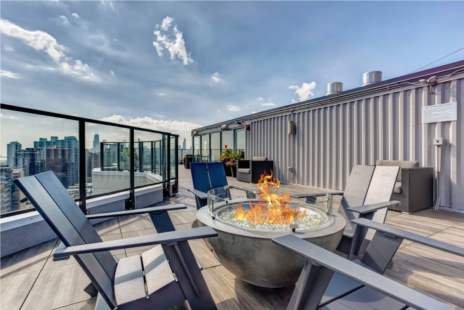 2555 N Clark St photo 42