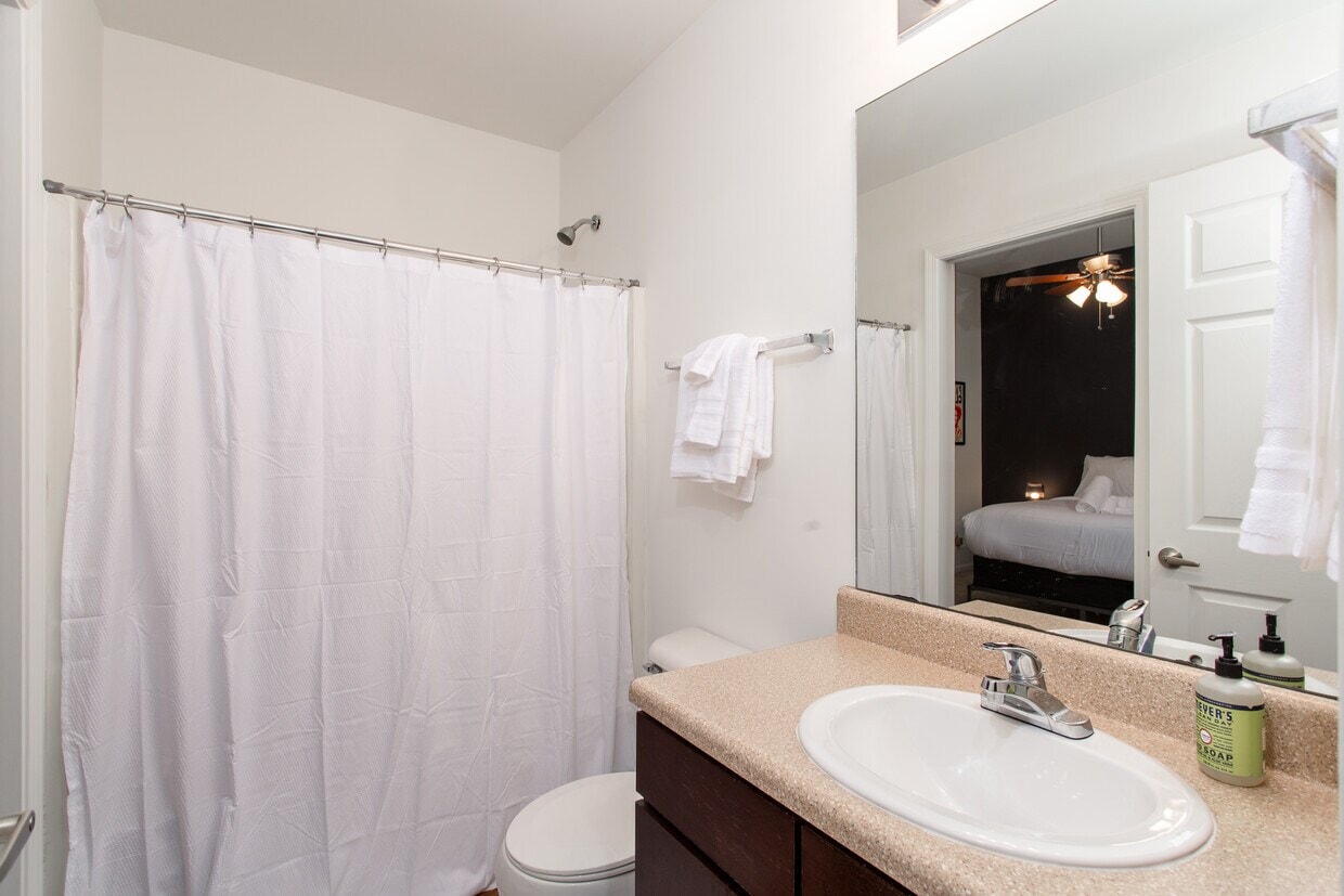 West Town Lofts photo 23