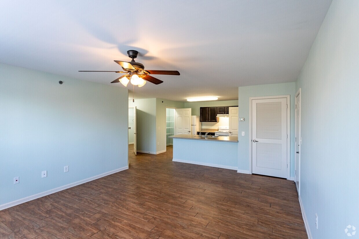 Sumner Gardens Apartments photo 12