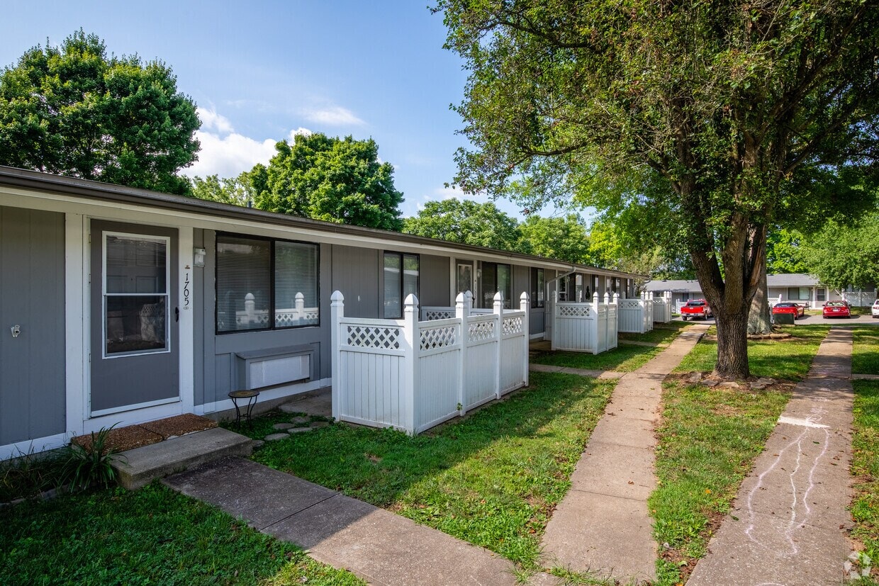 Stratford Apartments photo 14