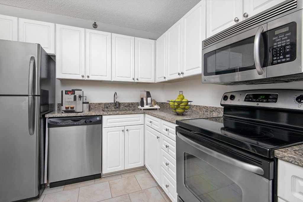 750 N Rush photo 11