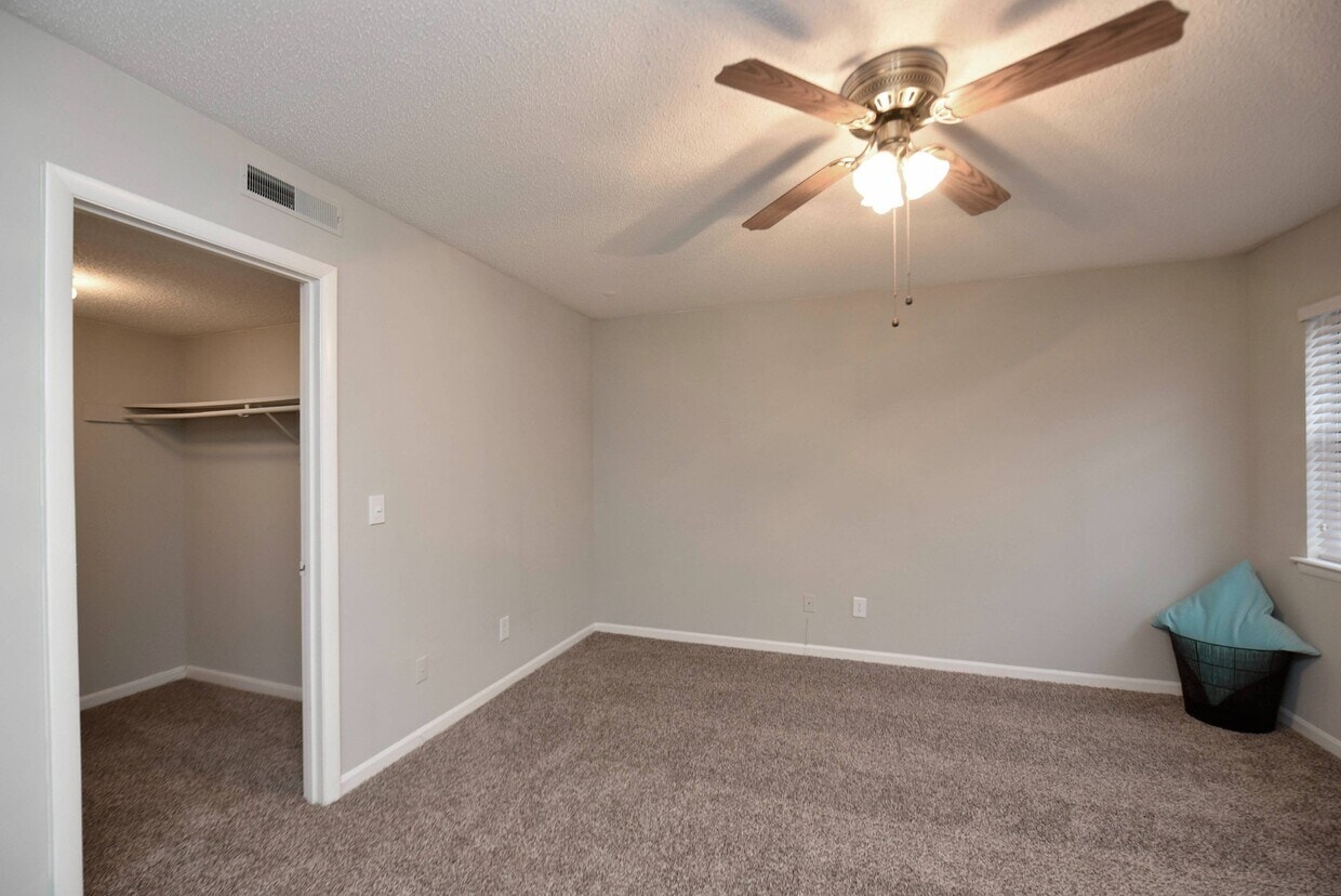 Marina Pointe photo 22