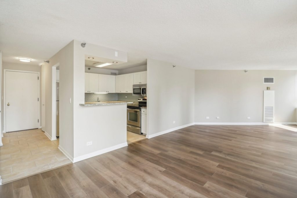 750 N Rush photo 26