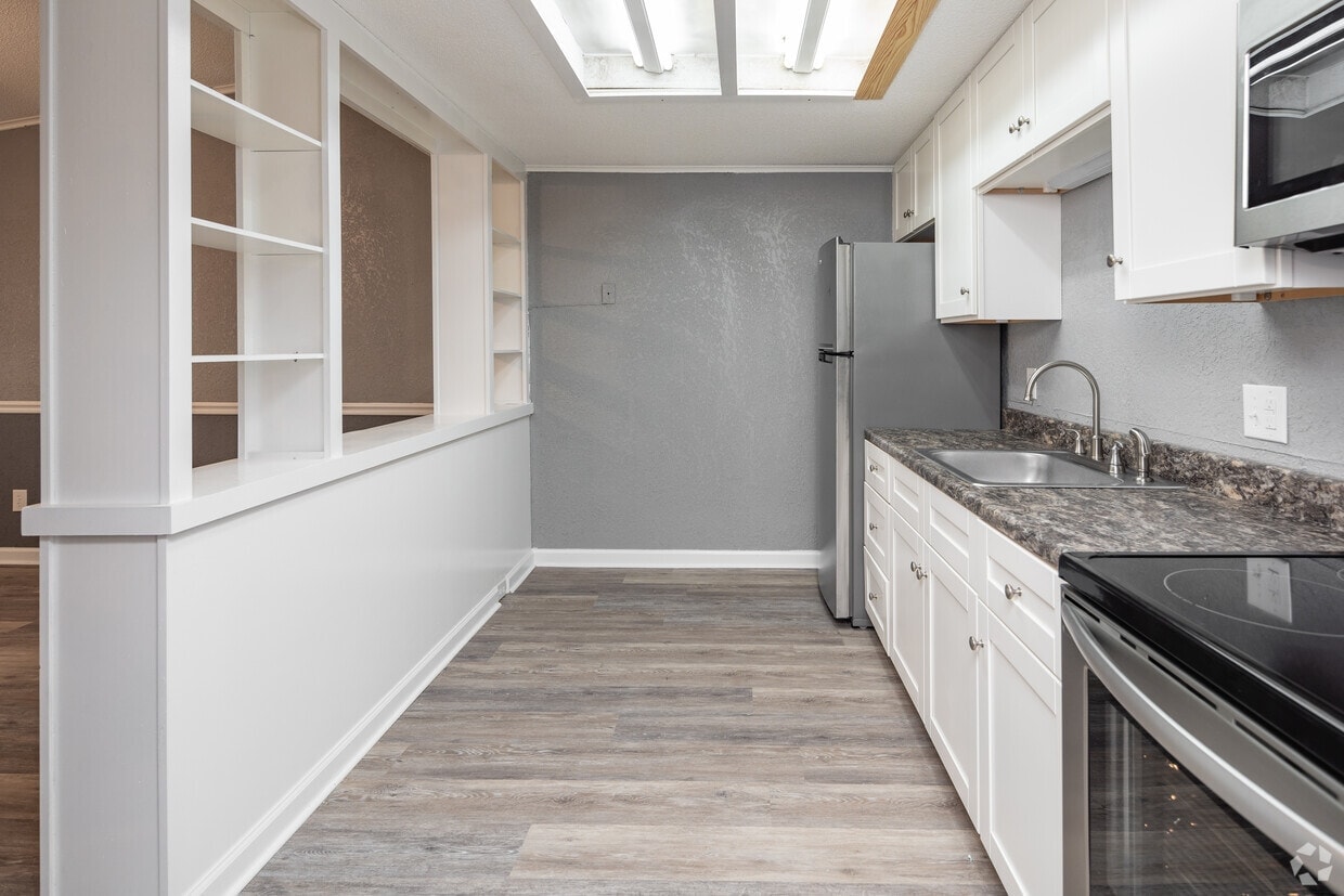 Stratford Apartments photo 12