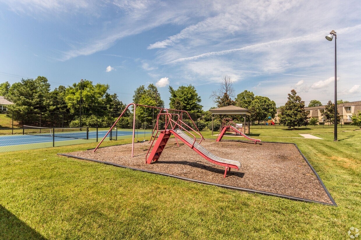 Marina Pointe photo 40