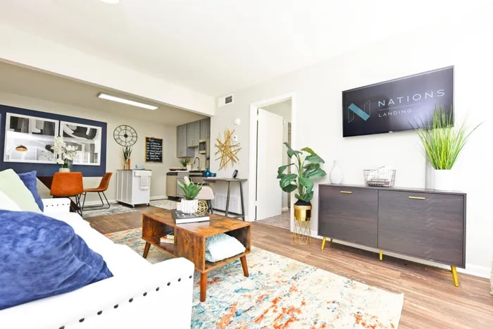 4404 Tennessee Ave, Nashville, TN 37209 — living view