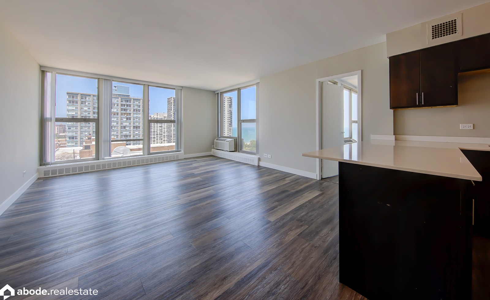 5600 N Sheridan Rd, Chicago, IL 60660 — exterior view
