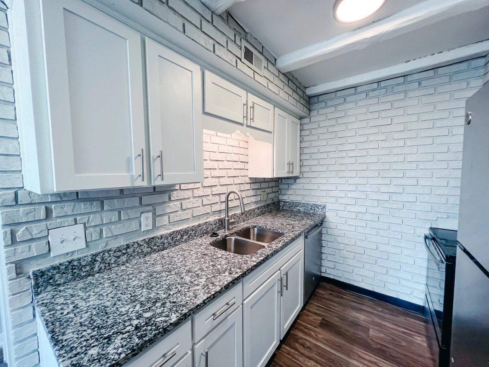 120 Oak Valley Dr, Nashville, TN 37207 — exterior view