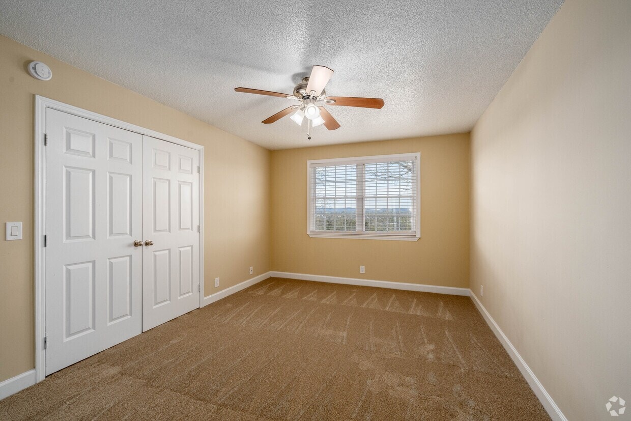 Royal Oaks Apartments photo 16
