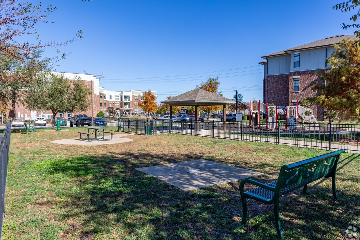 Vintage Foxland Apartments photo 48