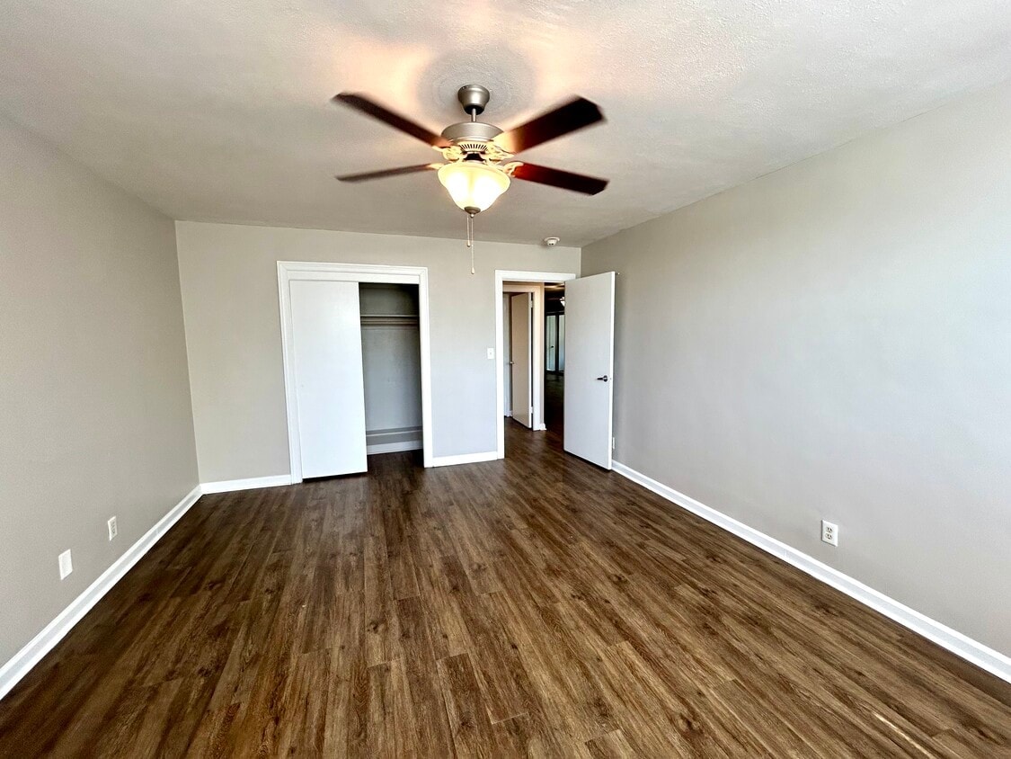 Continental Condos photo 37