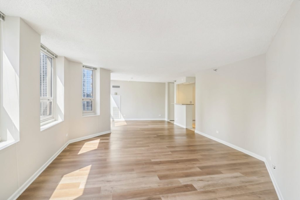 750 N Rush photo 23