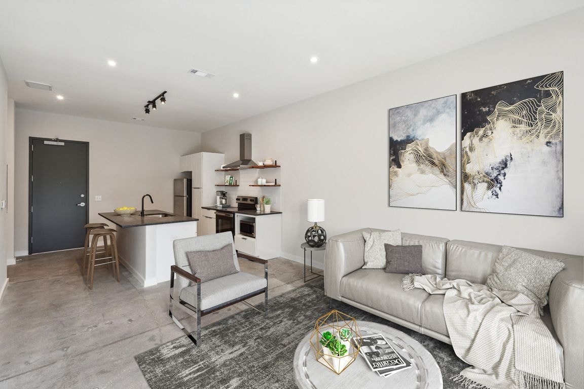677 Vernon Ave, Nashville, TN 37209 — living view
