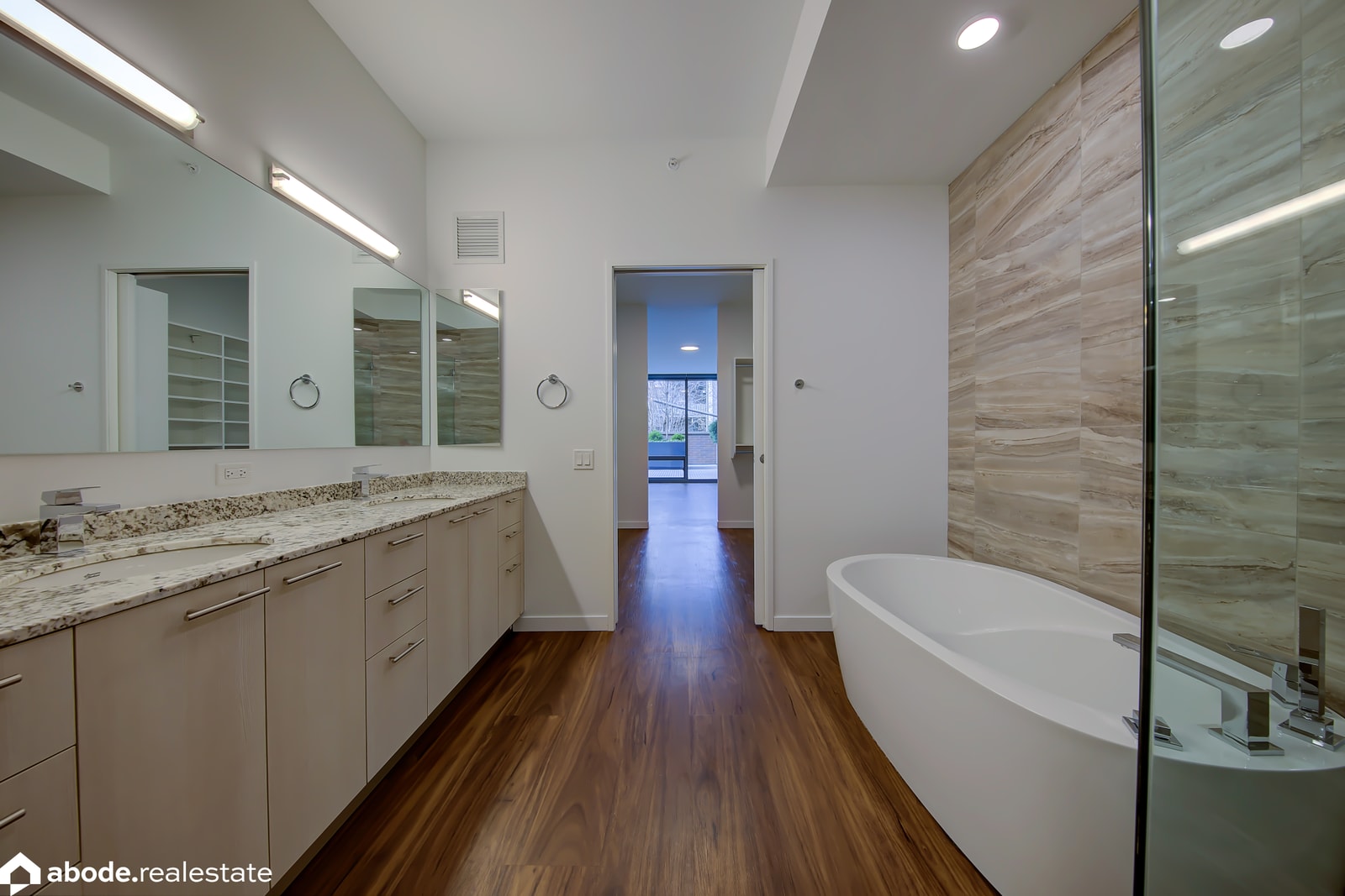 Optima Lakeview photo 143