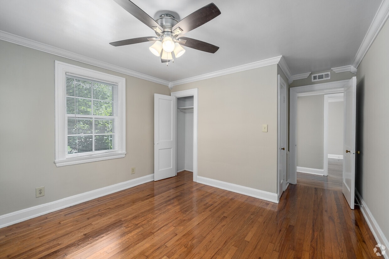 Woodmont Terrace photo 9
