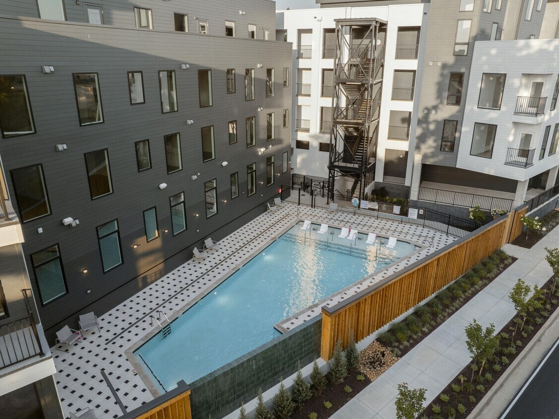 Delux WeHo photo 12