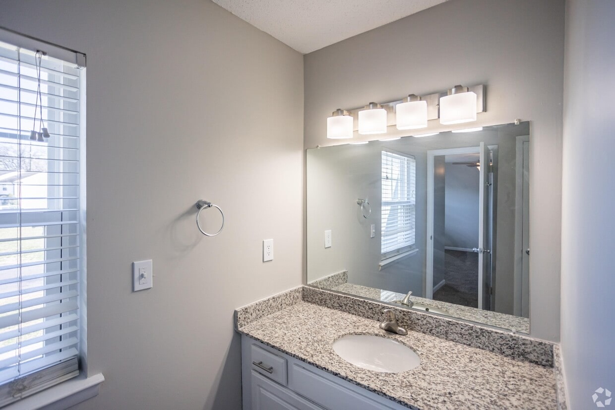 Marina Pointe photo 37