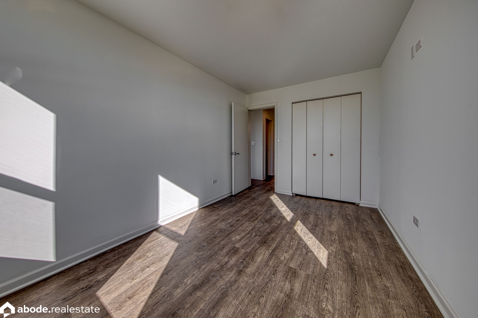 940 Winona photo 2