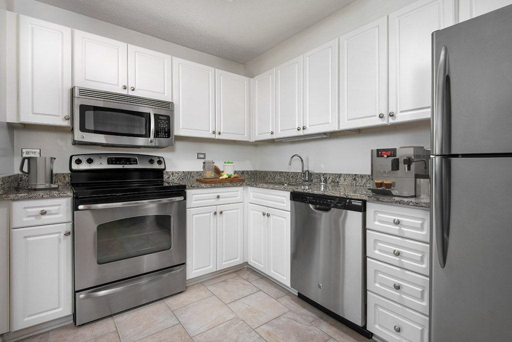 750 N Rush photo 28