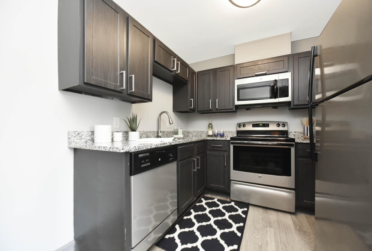 4960 Edmondson Pike, Nashville, TN 37211 — exterior view