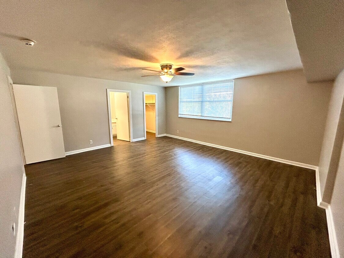 Continental Condos photo 36