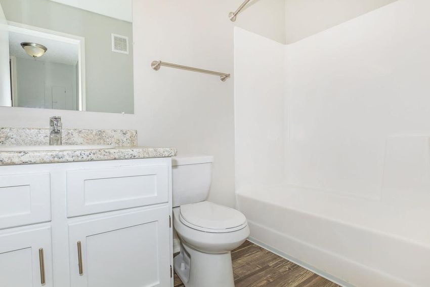 1100 Sunset Cir, Nashville, TN 37207 — kitchen view