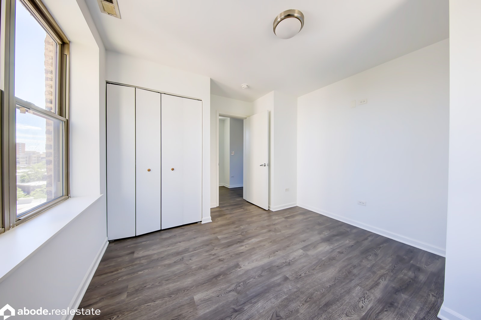 940 Winona photo 19