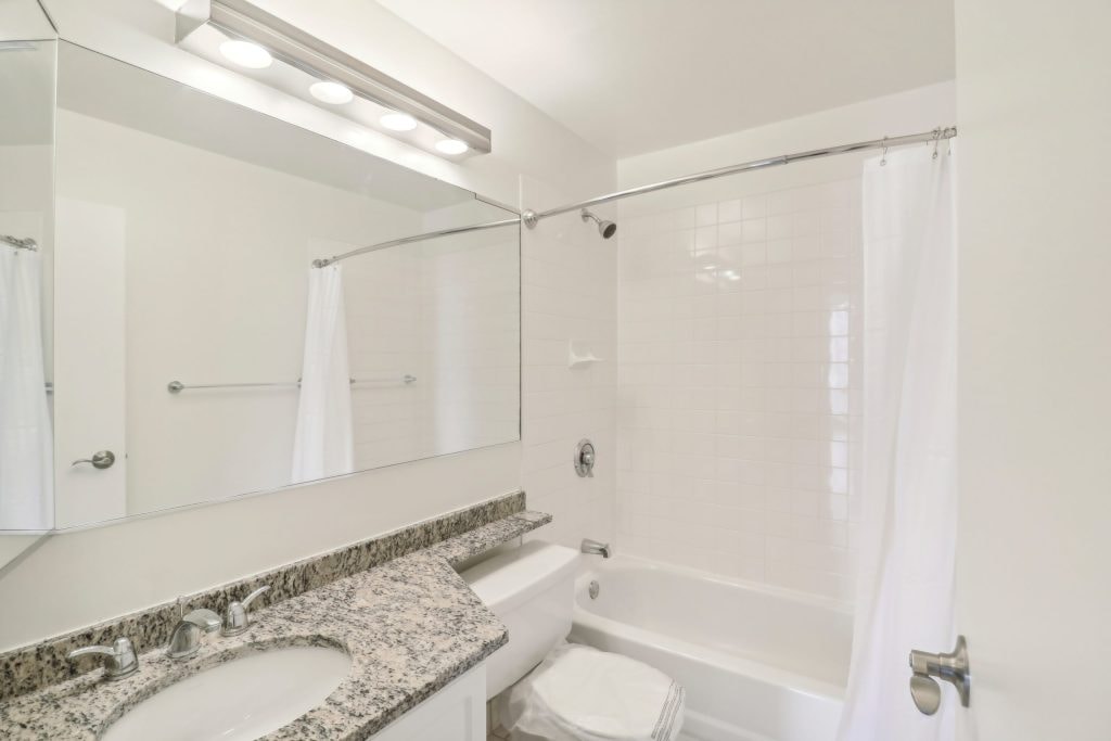 750 N Rush photo 27