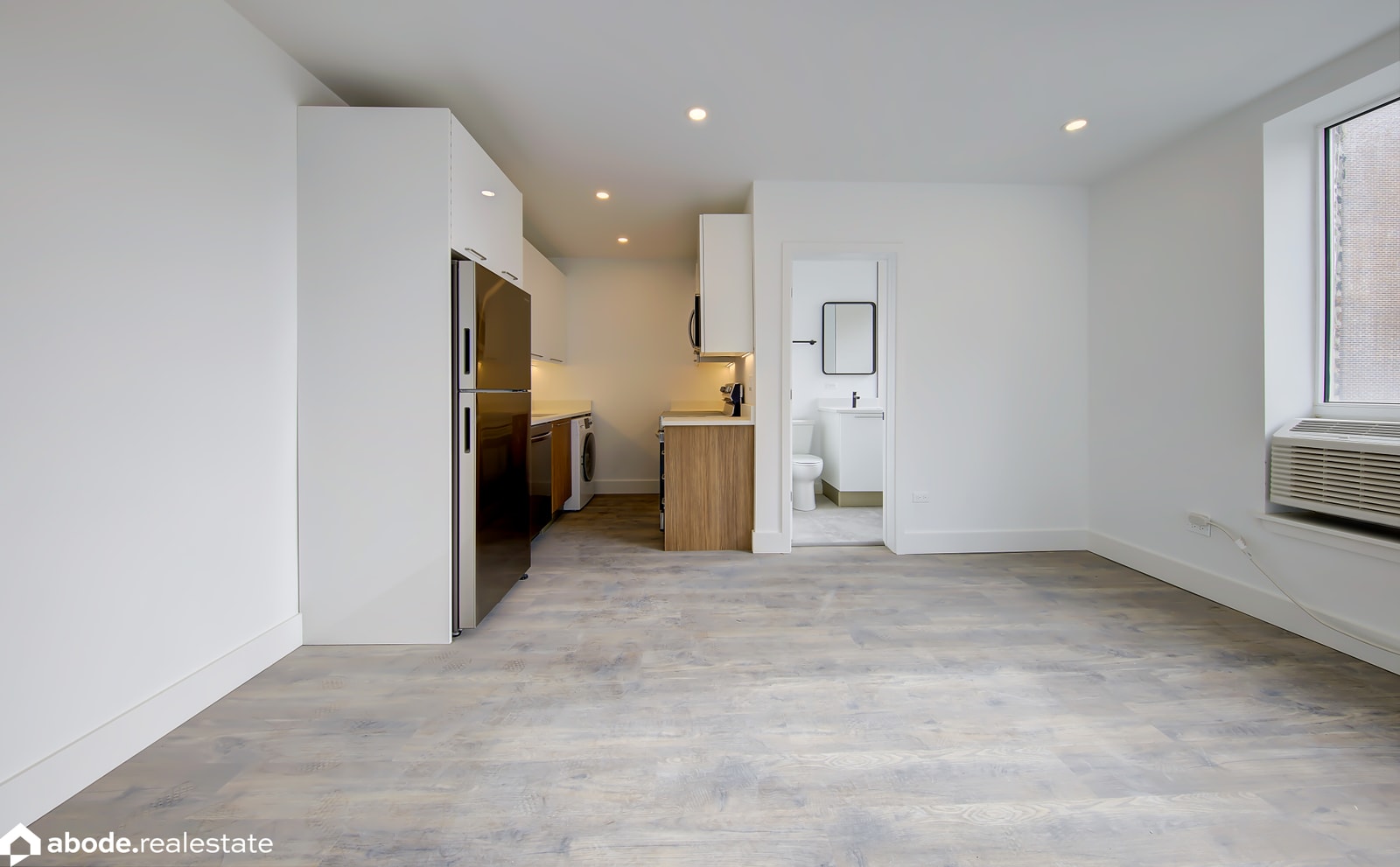 941 W Carmen Ave, Chicago, IL 60640 — living view