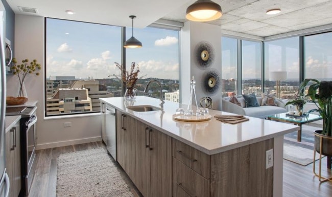 2010 West End Ave, Nashville, TN 37203 — bathrooms view