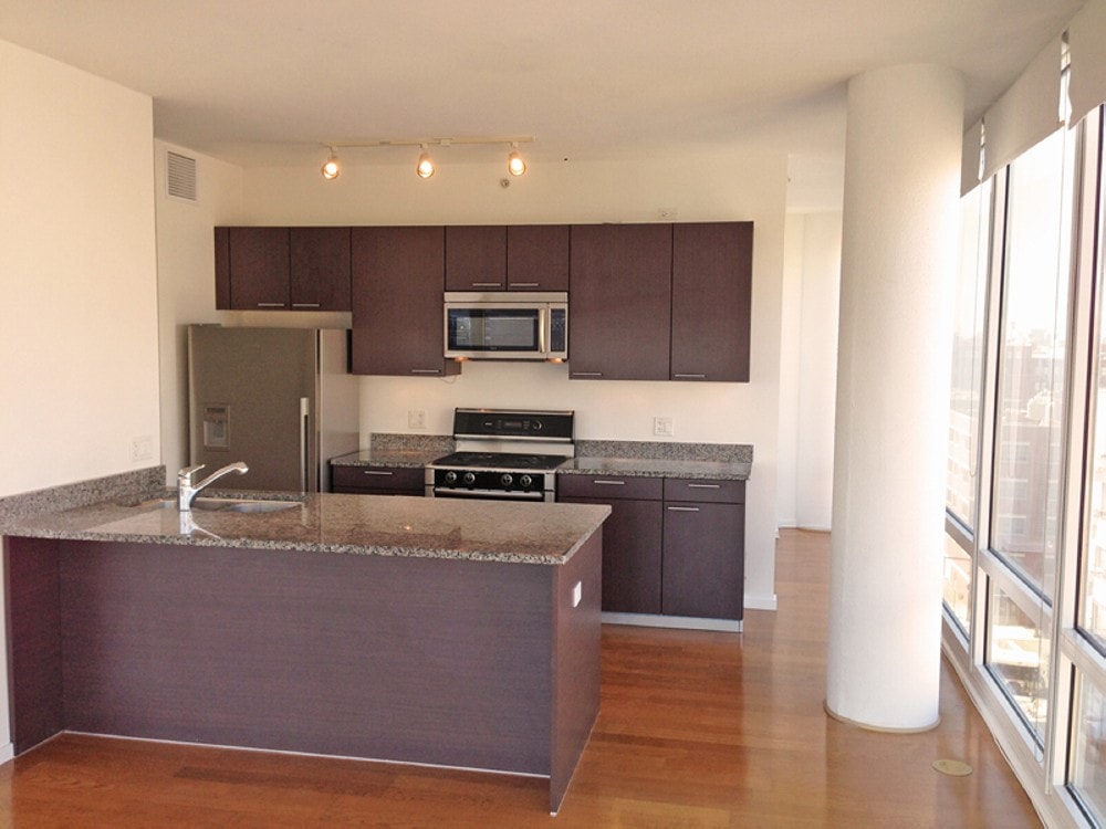 24 S Morgan Apartments photo 100