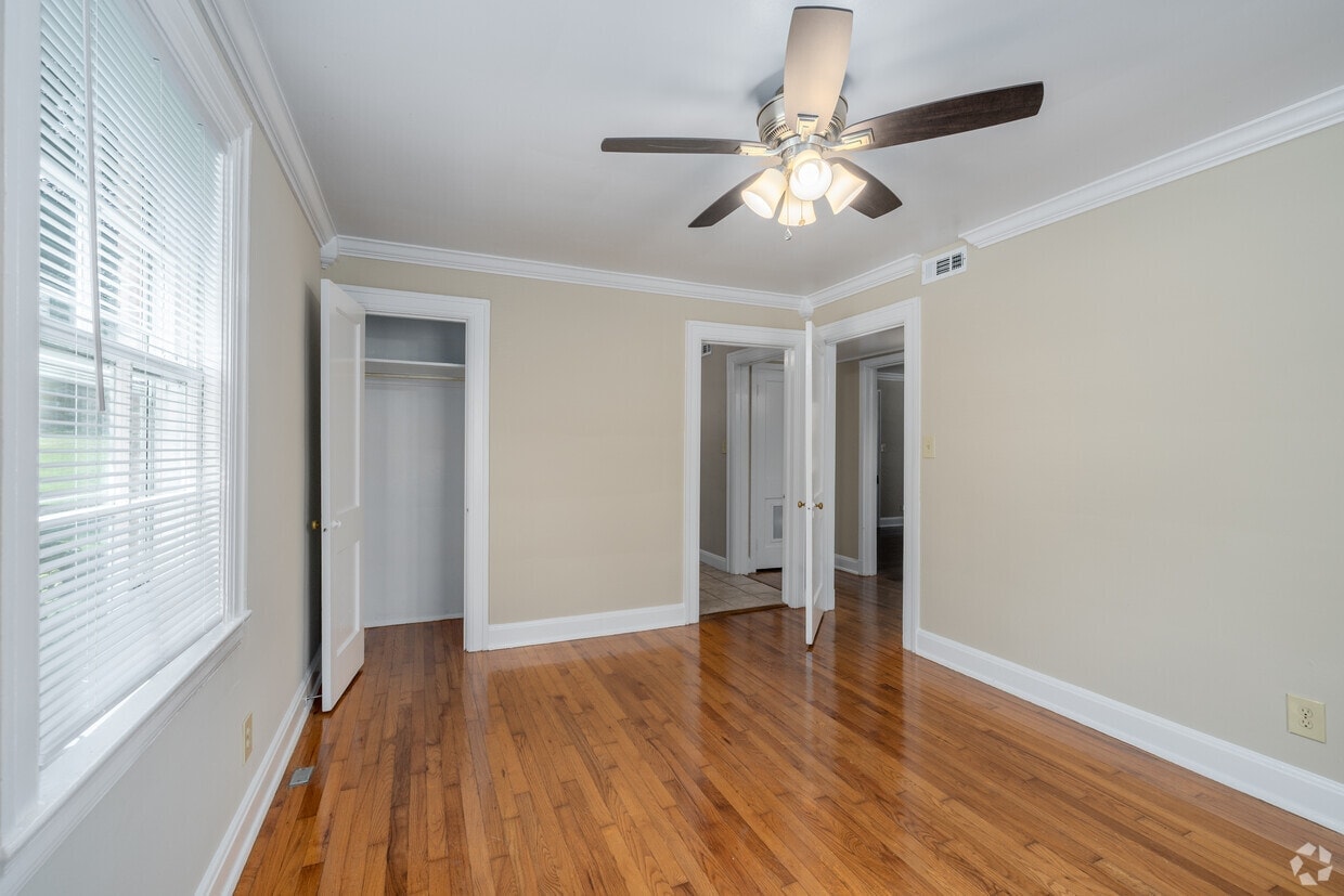 Woodmont Terrace photo 18