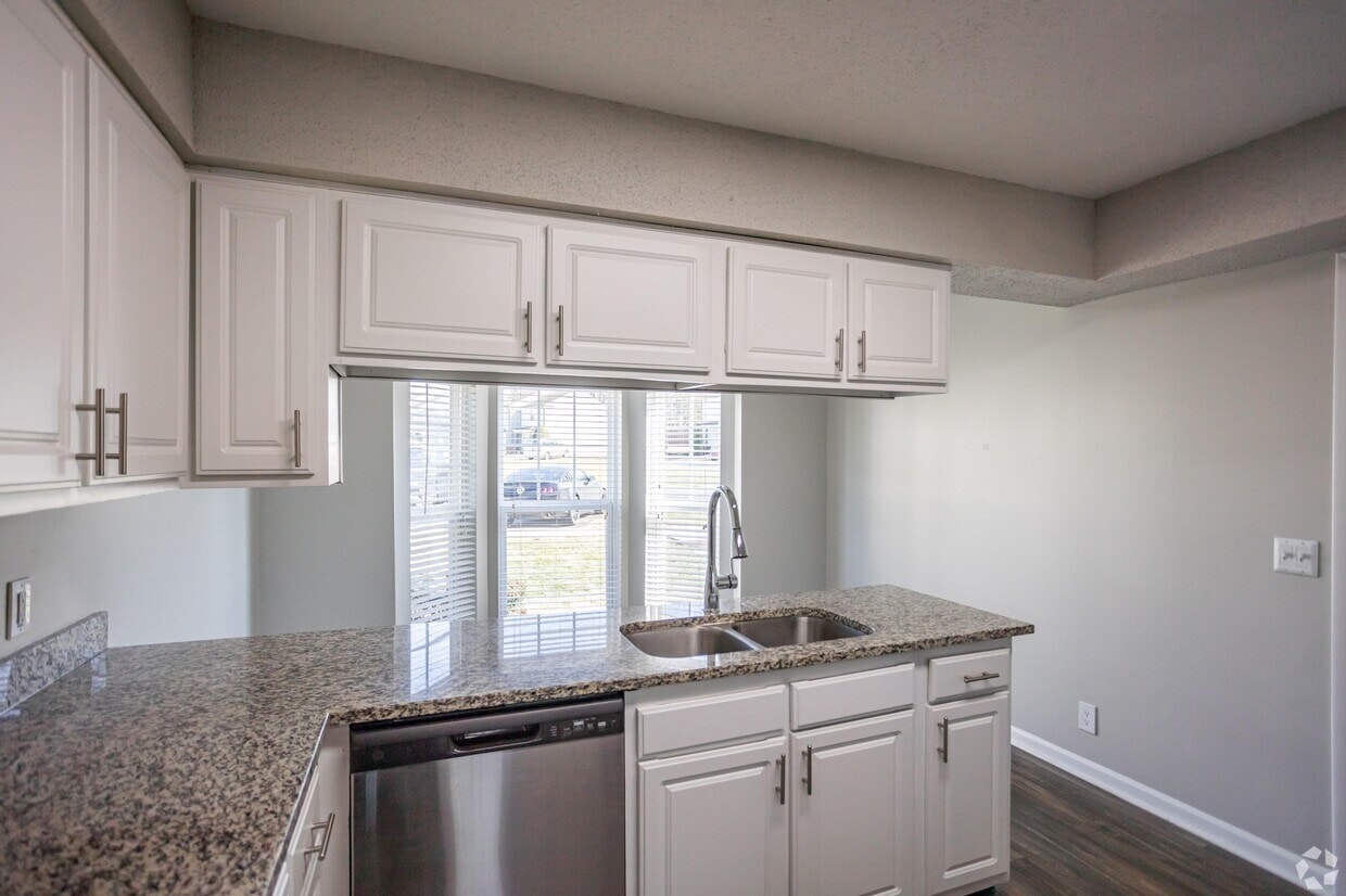 Marina Pointe photo 31