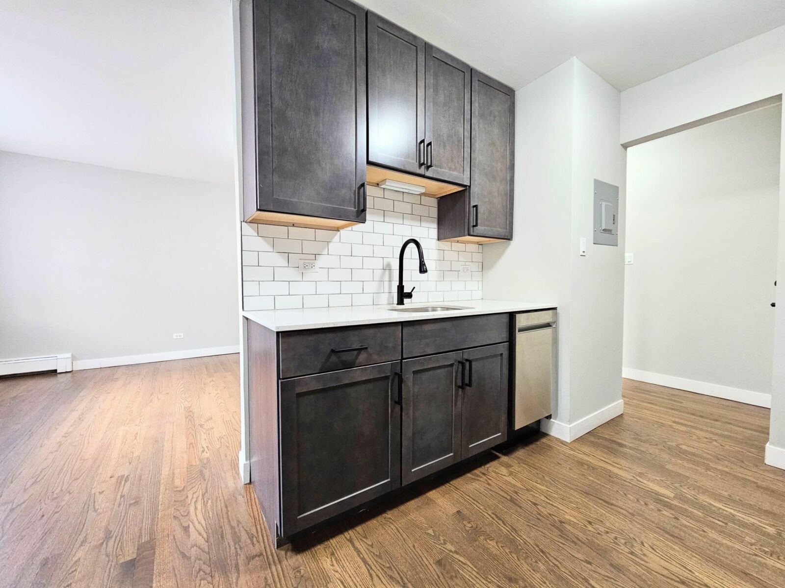 528 Oakdale photo 29