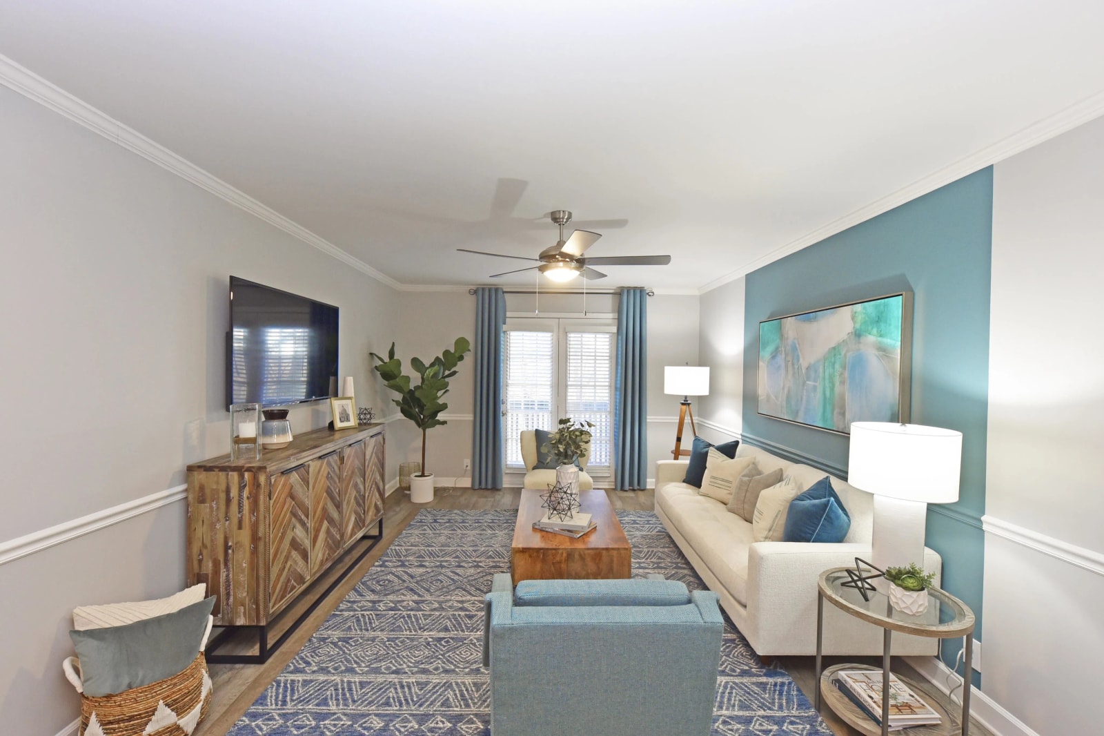 421 E Thompson Ln, Nashville, TN 37211 — living view