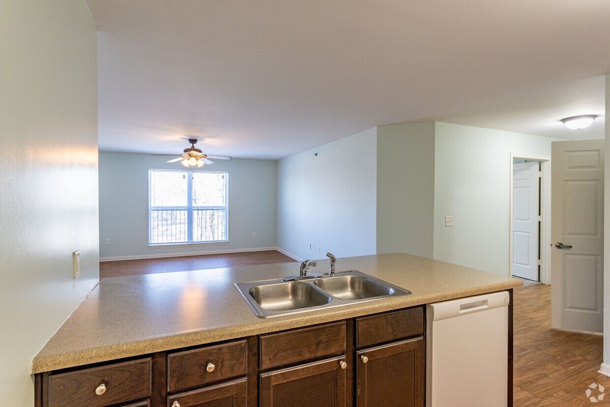 Sumner Gardens Apartments photo 9