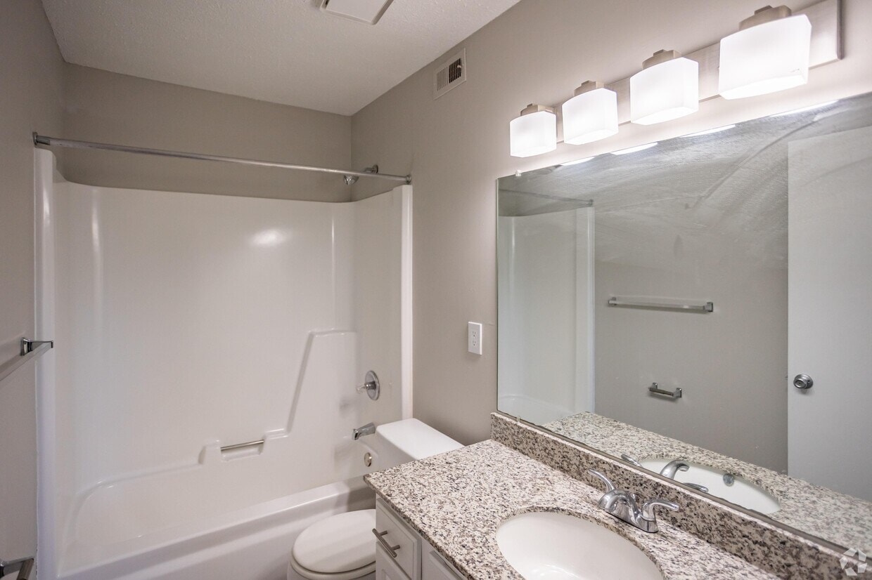 Marina Pointe photo 36