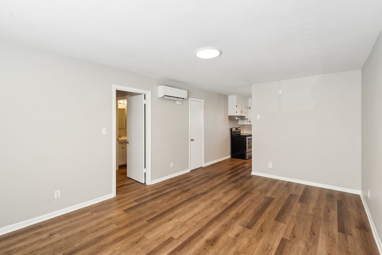 Robertson Avenue Flats photo 25