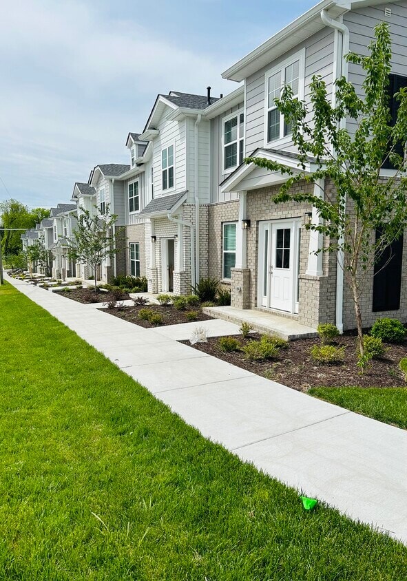 Stadium Townhomes photo 3