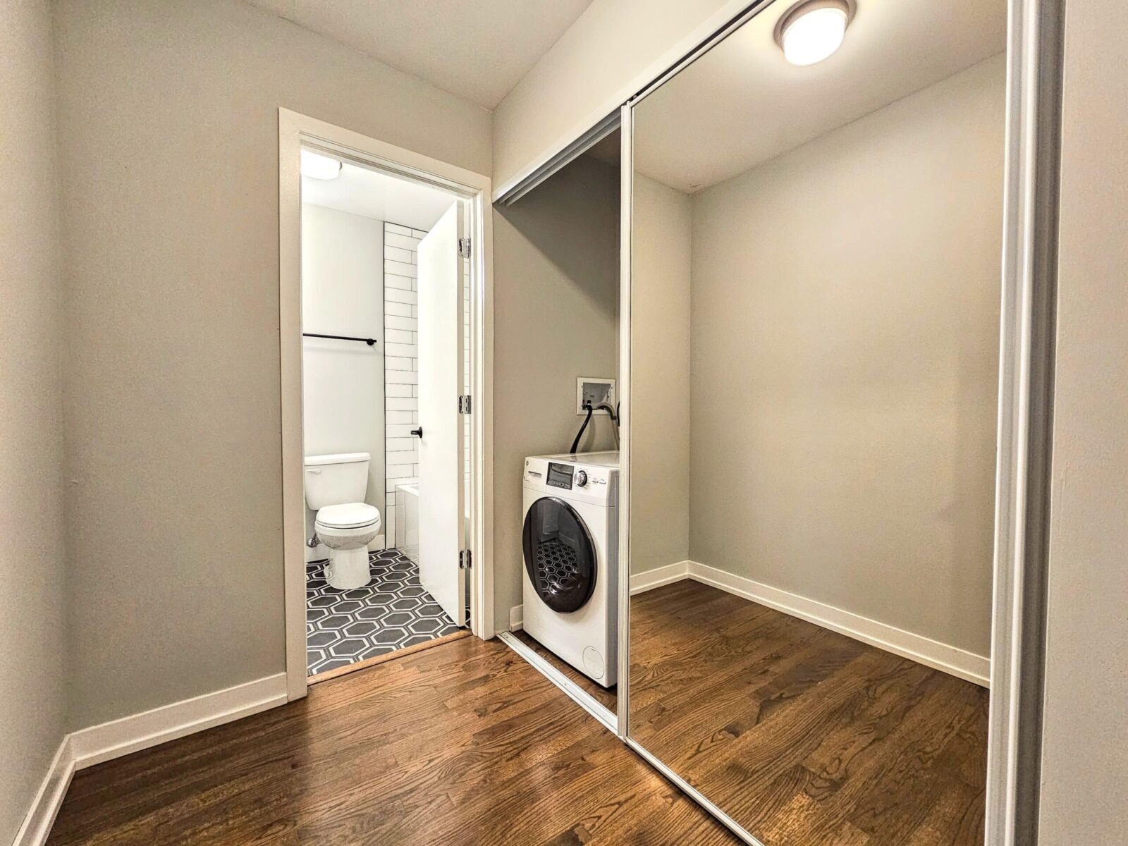 528 Oakdale photo 16