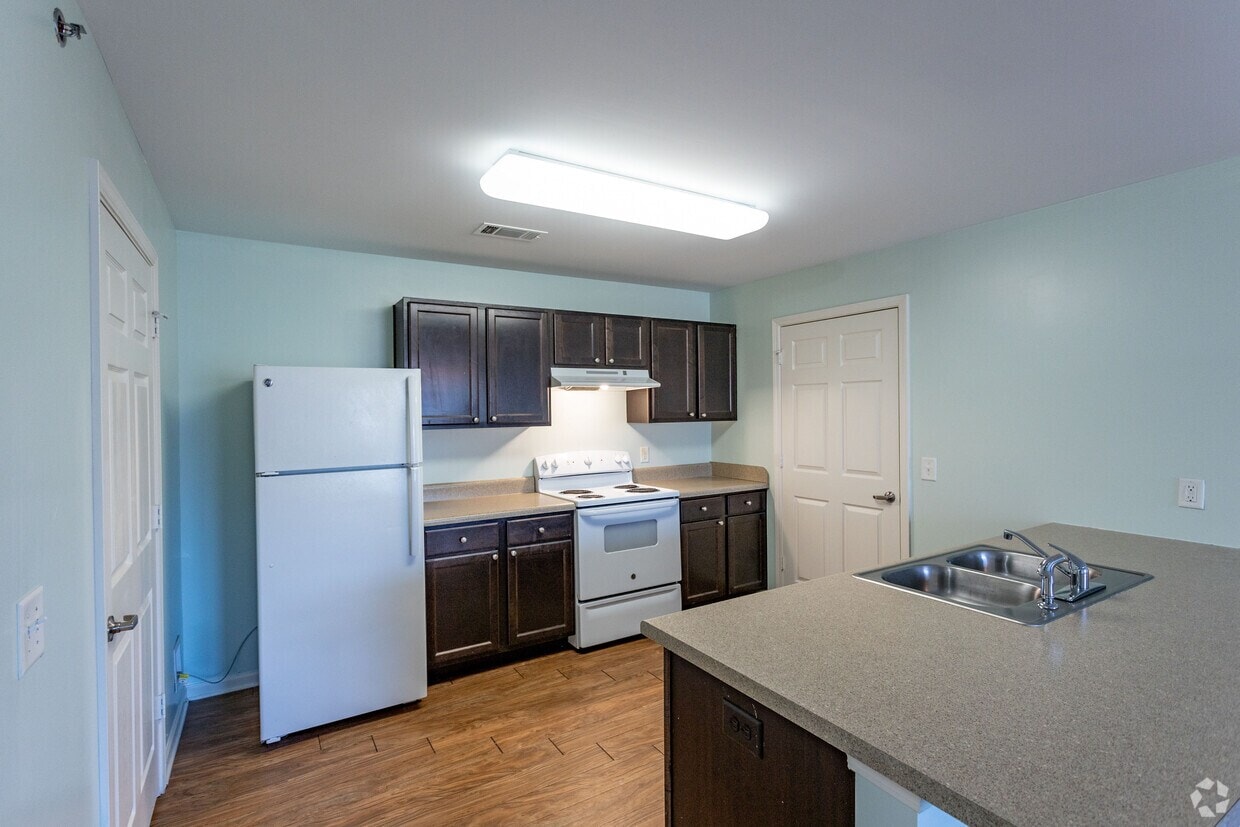 Sumner Gardens Apartments photo 8
