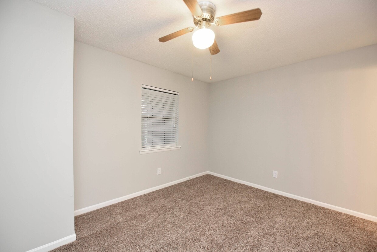 Marina Pointe photo 23