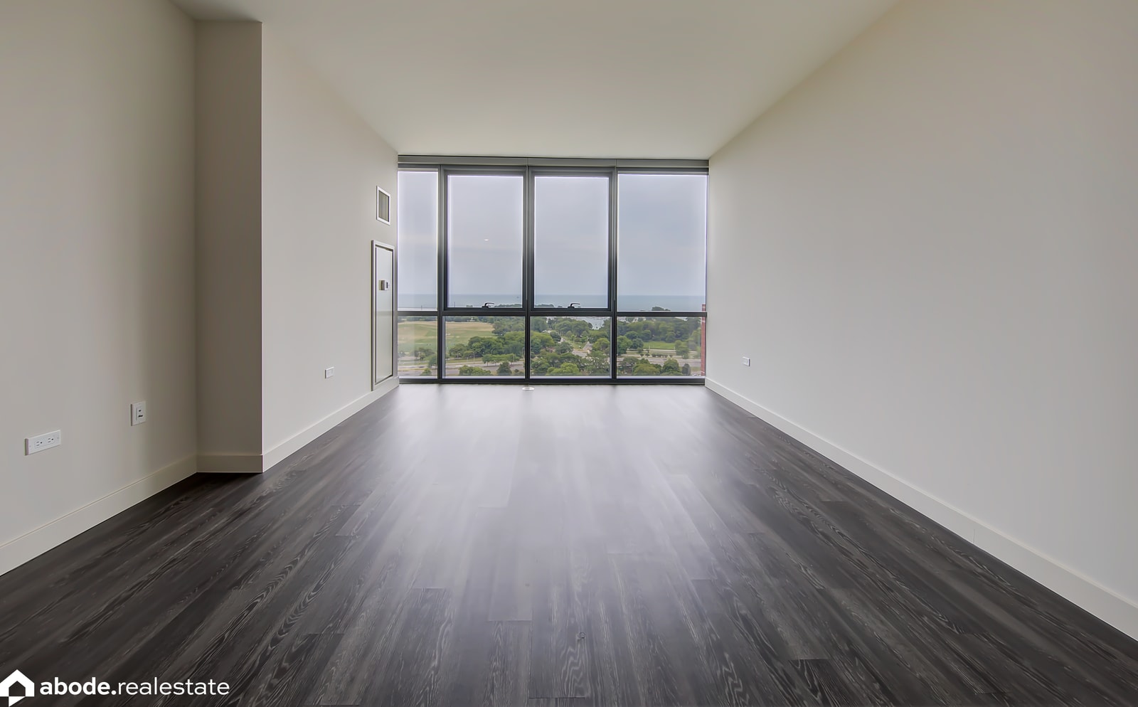 811 W Agatite Ave, Chicago, IL 60640 — living view