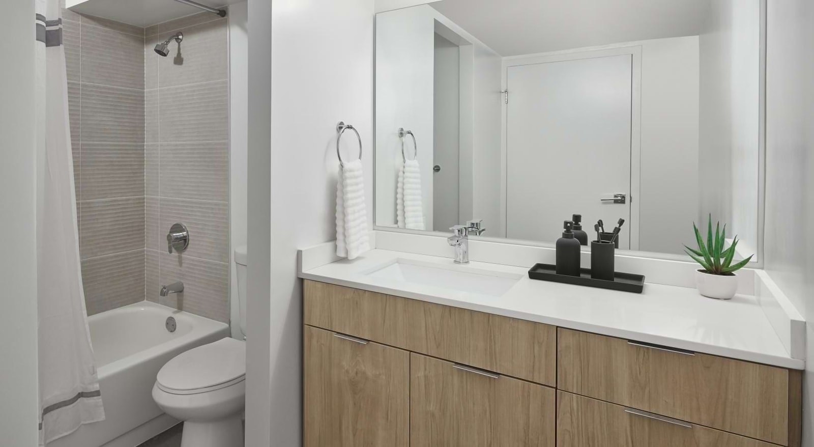 River City Apartments photo 27