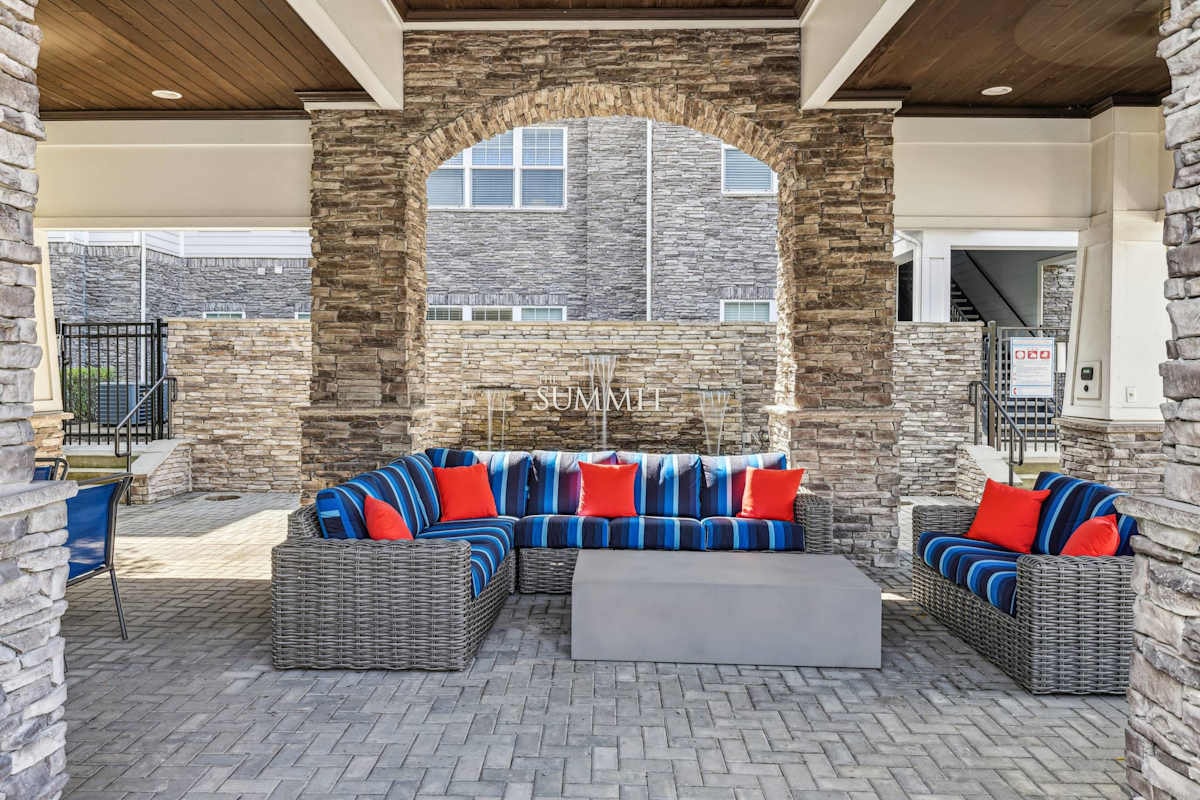 7201 Charlotte Pike, Nashville, TN 37209 — exterior view