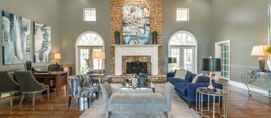 2400 Charlotte Ave, Nashville, TN 37203 — living view