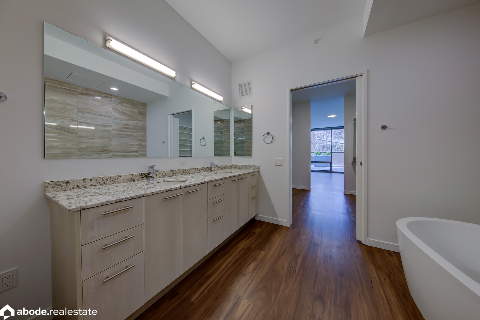 Optima Lakeview photo 132