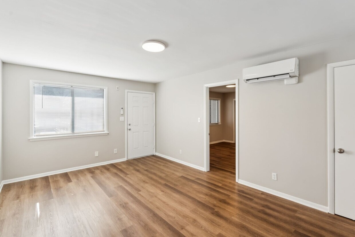 Robertson Avenue Flats photo 26