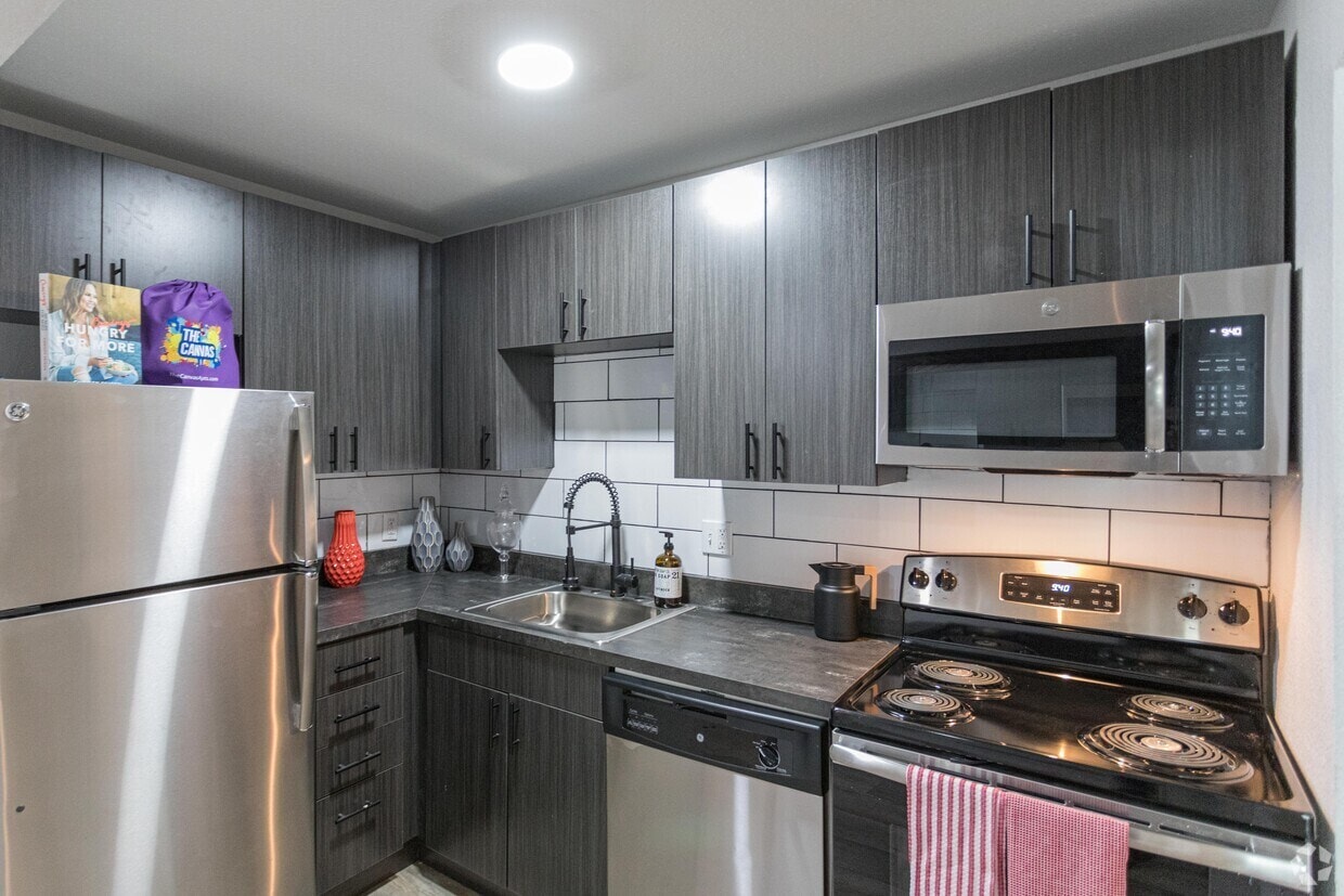 1120 Litton Ave, Nashville, TN 37216 — living view