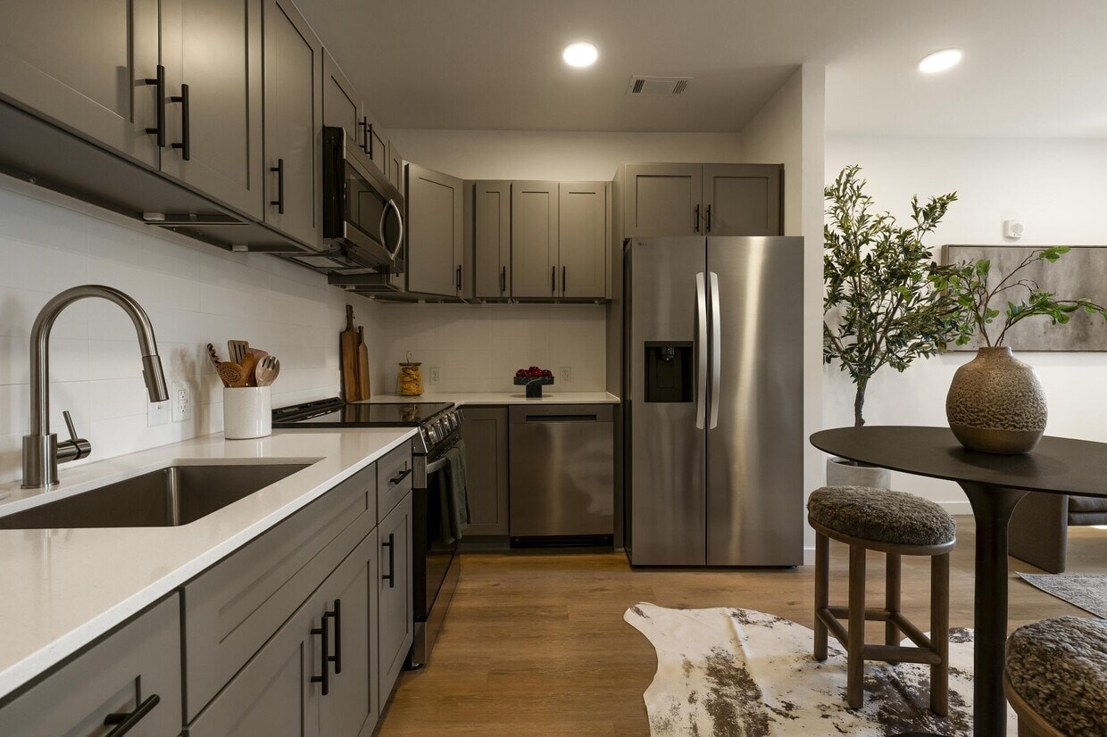Delux WeHo photo 2